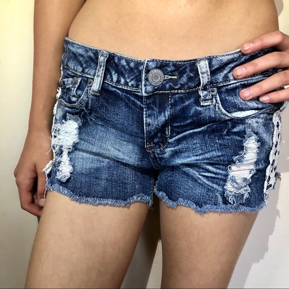 🔥🔴DistressedLace Jean Shorts